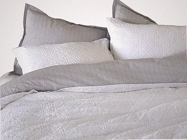 Cozy 100% Cotton Jacquard Duvet Cover Set, Modern Geo Design, Queen, White